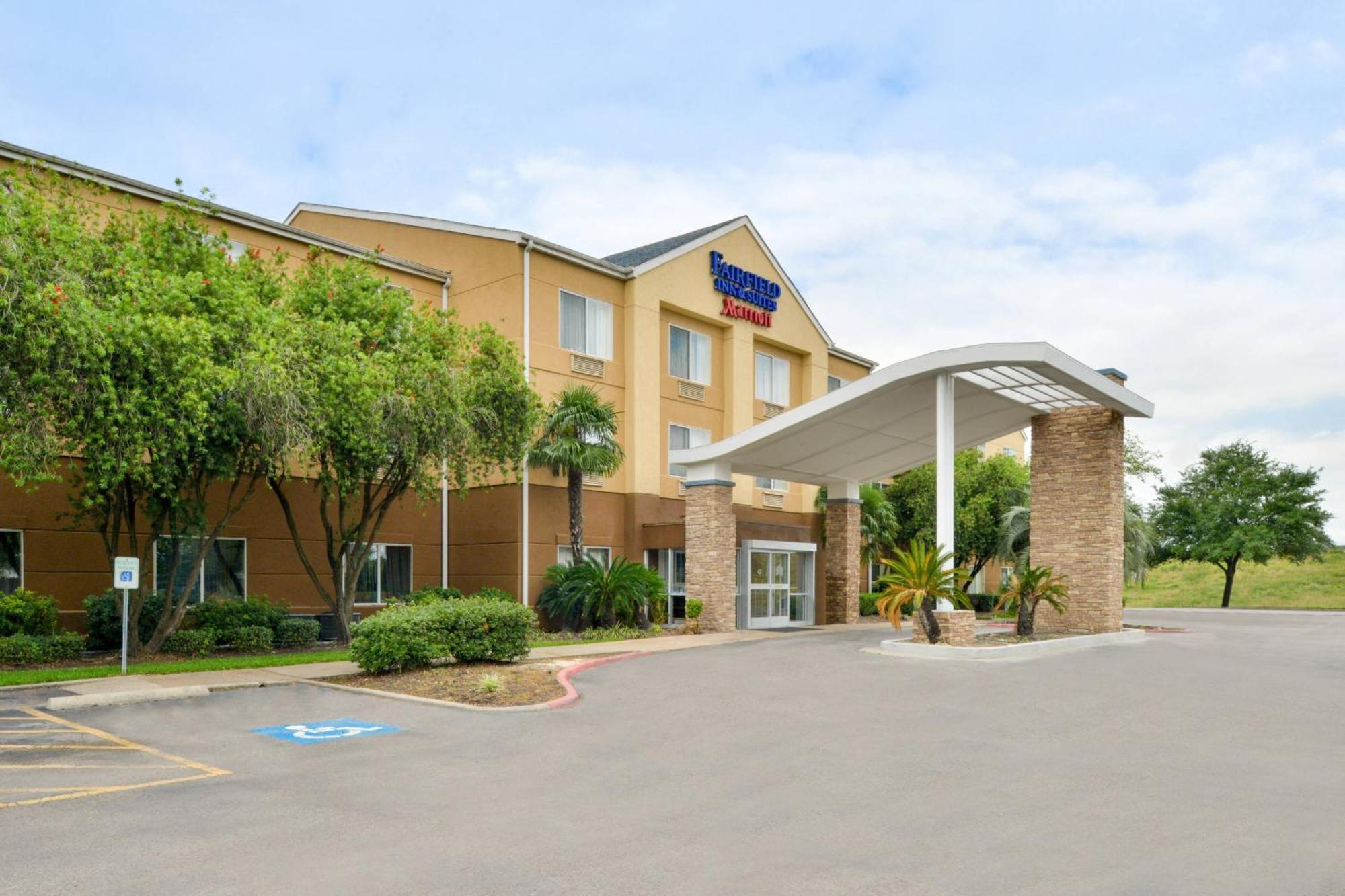 Fairfield Inn & Suites Beaumont Exterior photo